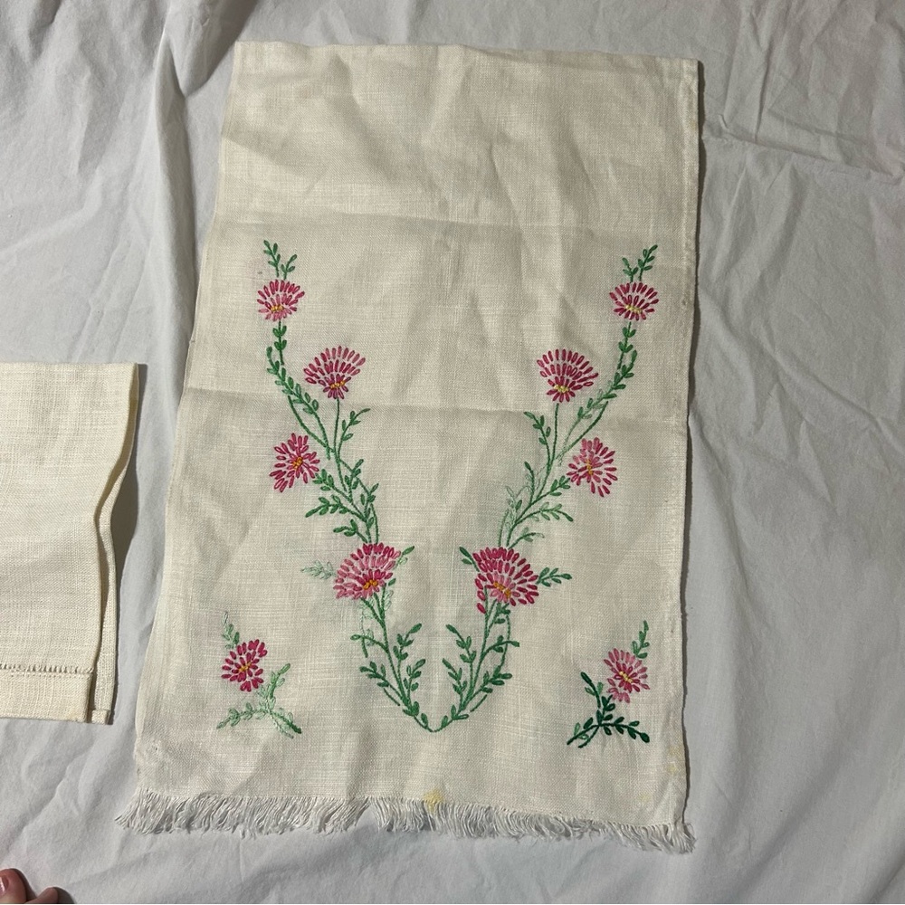 Vintage Linen table/dresser scarf & tea towel - Picture 2 of 4